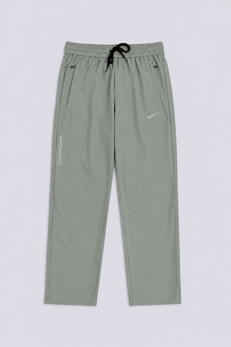STRAIGHT FIT PERFORMANCE TROUSER