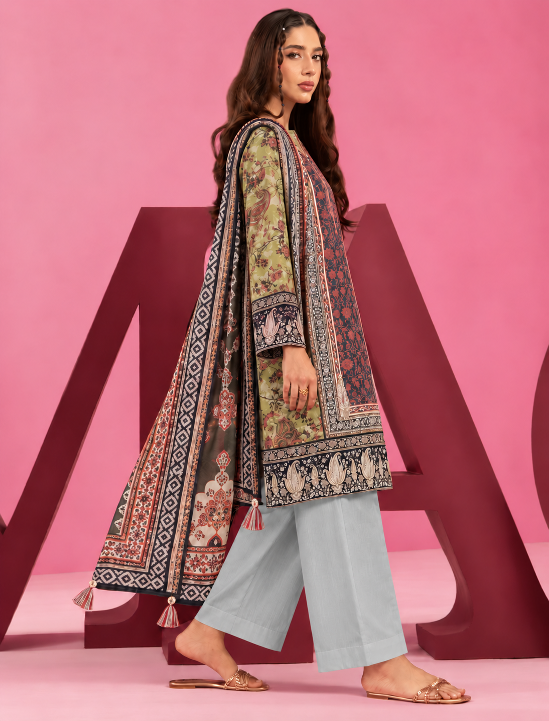 Khaddar Green Printed 3-Piece Stitched Suit