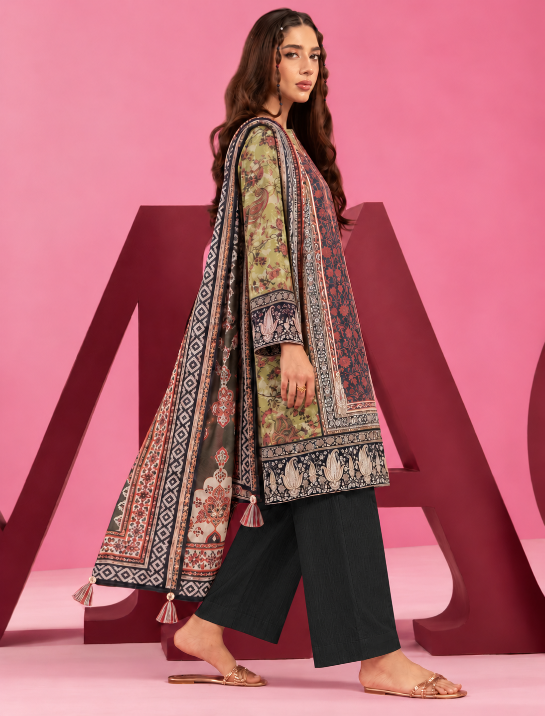 Khaddar Olive Green Printed 3-Piece Stitched Suit