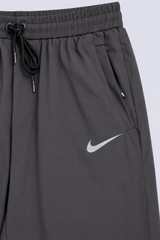 STRAIGHT FIT PERFORMANCE TROUSER